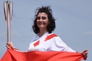 Japonya'da Türk kızı Özkaya olimpiyat meşalesini taşıdı