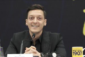 Mesut Özil ramazan kampanyası kapsamında Türk Kızılaya 100 bin euro bağış