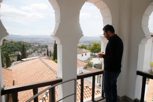 İspanya'da ezan, minareden yüksek sesle sadece Ulu Cami'nde okunuyor