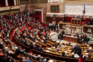 Fransa'da emekli generalin Meclisteki siyasi gruplara 'iç savaş' uyarısı