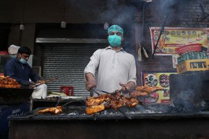 Pakistan’da ramazan ayında en çok tercih edilen sokak yiyecekleri