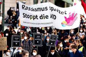 Berlin'de polis şiddeti protesto edildi