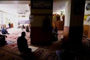 Almanya'da camiye bıçaklı saldırı