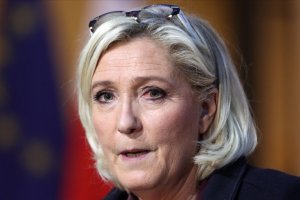 Fransa’da aşırı sağcı Le Pen’in partisi, İslamofobik paylaşımlar yapan adayını geri çekti