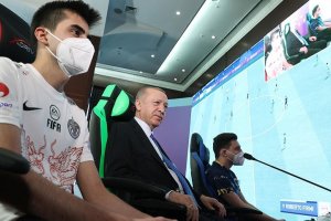  Erdoğan: Gençlerimizin çok ilgi duyduğu e-Spor'u desteklemeyi sürdüreceğiz