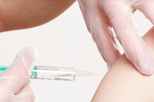 Fransa'da hastane ve bakımevi çalışanlarına Virüs aşısı zorunlu kılındı