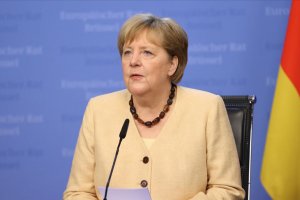 Almanya Başbakanı Merkel ülkede aşı zorunluluğu getirilmeyeceğini açıkladı