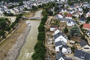 Almanya'da sel felaketinde zarar gören bölgelerin belediye başkanlarından Merkel'e 'yardım' çağrısı