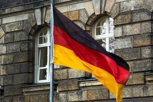 Almanya'da başörtülü kadına ırkçı saldırı