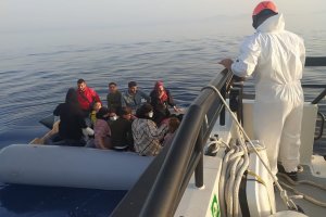 Aydın'da Yunanistan unsurlarınca Türk kara sularına geri itilen düzensiz göçmenler kurtarıldı