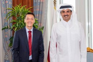 Katar Emiri Şeyh Temim Mesut Özil'i kabul etti