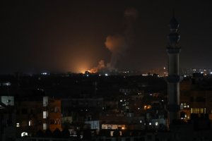 İsrail, abluka altındaki Gazze Şeridi'ne hava saldırısı düzenledi
