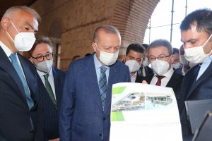 Cumhurbaşkanı Erdoğan, Rami Kışlası'nda incelemelerde bulundu