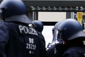 Alman polisin, aşırı sağcı teröriste aşk mektupları gönderdiği ortaya çıktı