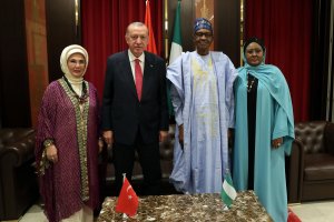 Cumhurbaşkanı Erdoğan, Nijerya'da resmi törenle karşılandı