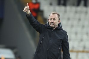 Beşiktaş teknik direktör Sergen Yalçın görevine devam ediyor