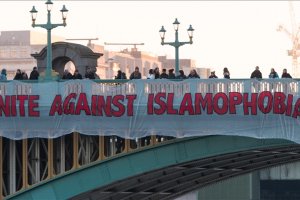Müslümanlarla ilgili haberlerde İngiliz medyasından İslamofobik ifadeler 