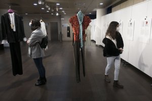 Yunanistan'da, artan kadın cinayetlerine dikkati çekmek için sergi açıldı