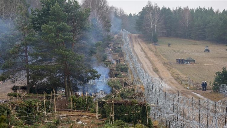 Göçmen krizi yaşanan  Polonya - Belarus sınırına duvar örülüyor