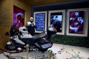 Şehit polis Sekin, İzmir Emniyet Müdürlüğü'nde anıldı