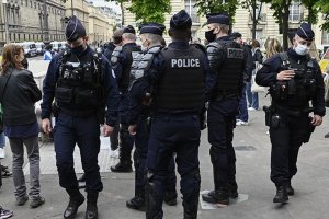 Fransa'da polislere ırkçı hakaret ve şiddet gerekçesiyle hapis cezasına 