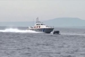 Yunanistan 25 sığınmacıyı darp ederek açık denize bıraktılar
