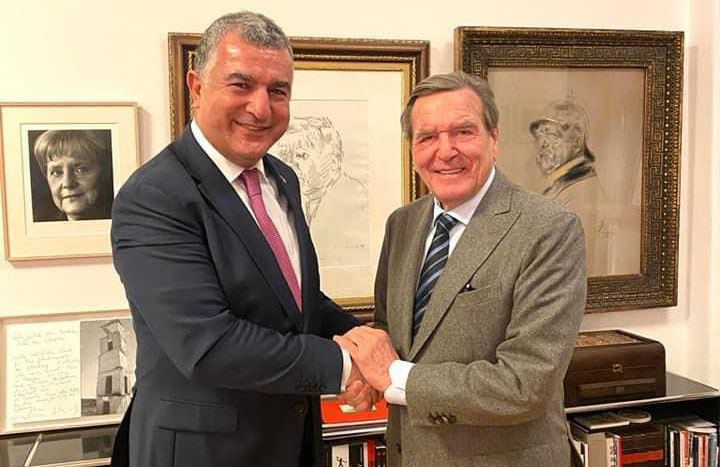 Büyükelçi Şen’den eski Şansölye Schröder’e ziyaret