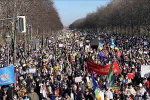 Almanya’da binlerce kişi Ukrayna ile dayanışma gösterisine katıldı