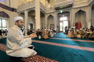 Japonya'da Müslümanlar iftar programında bir araya geldiler