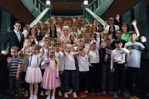 Emine Erdoğan YTB'nin Misafir Ettiği Savaş Mağduru Ukraynalı Çocuklarla İftarda Bir Araya Geldi