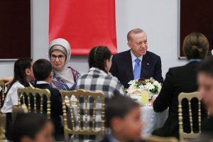 Cumhurbaşkanı Erdoğan, çocuklarla iftar yaptı