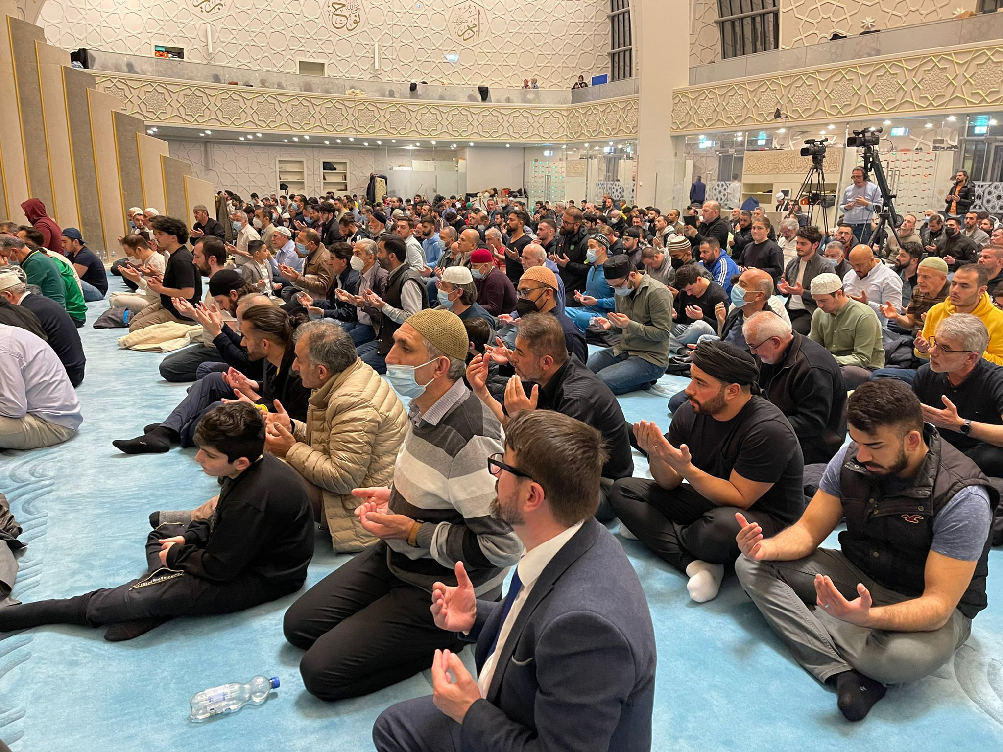 Köln DİTİB Merkez Camii’nde Kadir Gecesi dualarla idrak edildi