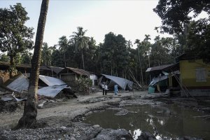 Hindistan ve Bangledeş son yılların en büyük sel felaketi ile karşı karşıya