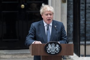 Başbakan Johnson partisinin liderliğinden istifasını açıkladı