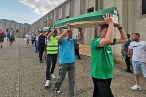  Srebrenitsa kurbanlarının tabutları defnedilecekleri Potoçari Anıt Mezarlığı'na taşındı