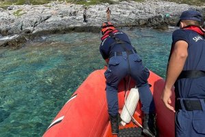 İzmir Çeşme‘de Yunan unsurlarının denize attığı 11 düzensiz göçmenden 3'ü boğuldu