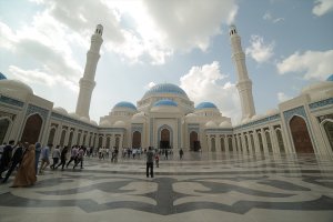 Kazakistan'da Orta Asya'nın en büyük camisi açıldı