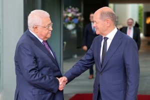  Başbakan Scholz, Filistin Devlet Başkanı Abbas'ın sözlerini kınadı