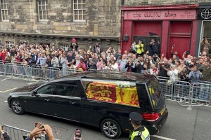 Kraliçe Elizabeth'in cenazesi Balmoral'dan İskoçya'nın başkenti Edinburgh'a götürüldü