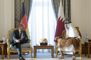 Başbakan Olaf Scholz Katar Emiri Şeyh Temim ile görüştü