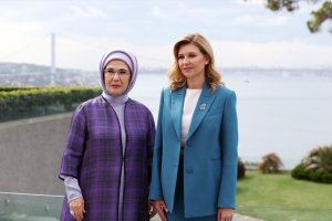 Zelenskiy'nin eşi Olena'dan Emine Erdoğan'a yardım teşekkürü