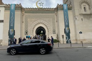 Fransa Cumhurbaşkanı Macron, Paris'teki Ulu Cami'nin temel atılım törenine katıldı