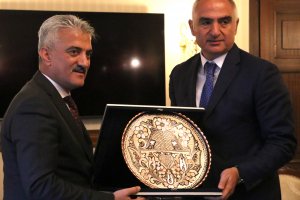 Bakan Ersoy, Erzincan'da ziyaretlerde bulundu