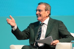 Eski Başbakan Schröder: Enerji fiyatlarının makul seviyede kalması istiyor