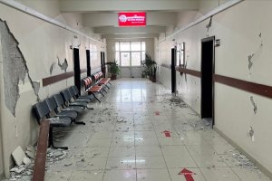 Düzce'deki depremde Cumayeri ilçesindeki kamu binaları hasar gördü