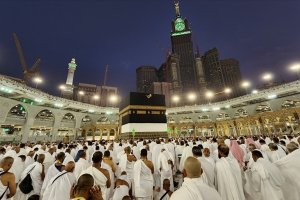 Suudi Arabistan'dan umreye 'kişisel ziyaret vize' uygulaması