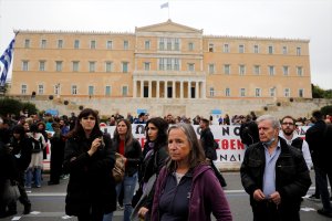 Yunanistan'da sağlık çalışanları iş bırakma eylemi yaptı