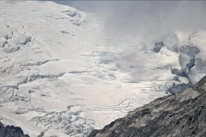 Lech'te kayak merkezinde 9 kişi çığ altında kaldı