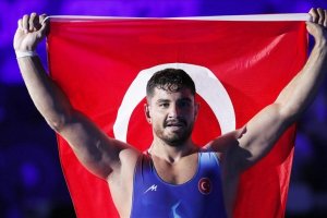 Taha Akgül, Dünya Güreş Birliği tarafından yılın serbest stil güreşçisi seçildi
