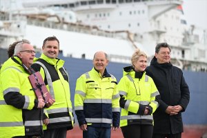 Başbakan Scholz, ilk özel yüzer LNG terminalini açtı